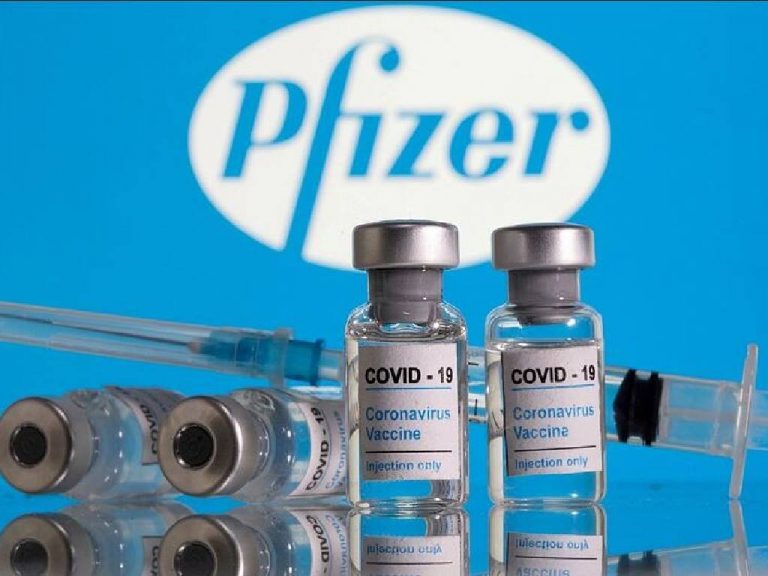 10-Agotan-vacuna-Pfizer-en-primer-dia-de-venta-y-aplicacion-al-publico