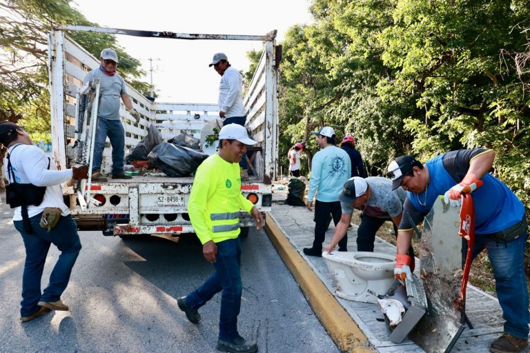 11 isla mujeres llamado 2