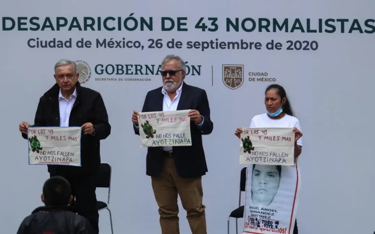 Gobierno-Mexico-quita-candado-todos-los-archivos-Ayotzinapa-para-padres-43-desaparecidos-29122023