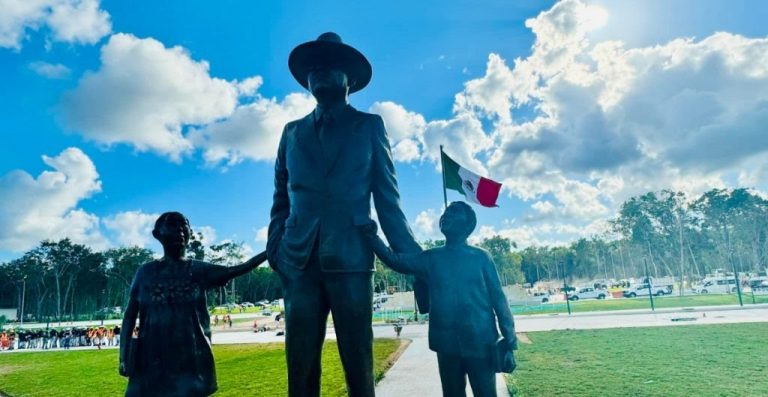 estatua-aeropuerto-tulum-1024x529