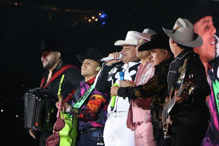 GRUPO_FIRME_EN_EL_ZÓCALO