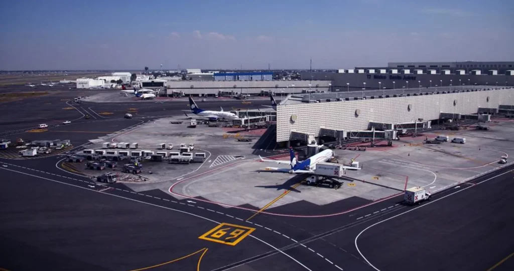 se-regista-incidente-aereo-en-el-aicm-dos-aviones-coinciden-en-la-misma-pista