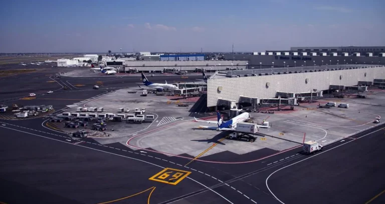 se-regista-incidente-aereo-en-el-aicm-dos-aviones-coinciden-en-la-misma-pista