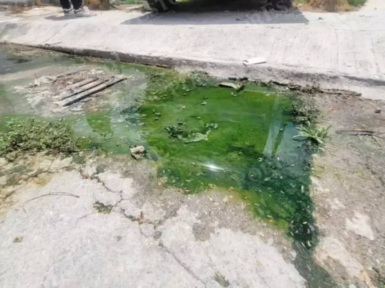 debido-a-los-riesgos-sanitarios-los-vecinos-exigen-respuesta-y-solucion-por-parte-de-aguakan_MASTER