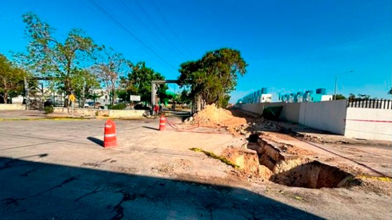 Aclaran responsabilidad de zanja donde cayó un taxi en Cancún