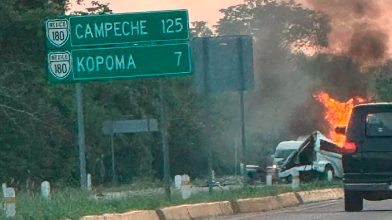 Autoridades de Yucatán y Campeche coordinan esfuerzos para acompañar a los deudos del accidente que dejó 15 albañiles muertos en el tramo Mérida–Campeche.