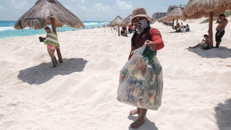 Banistas-dejan-oleada-de-basura-en-las-playas-publicas-de-Cancun-1-1200x675