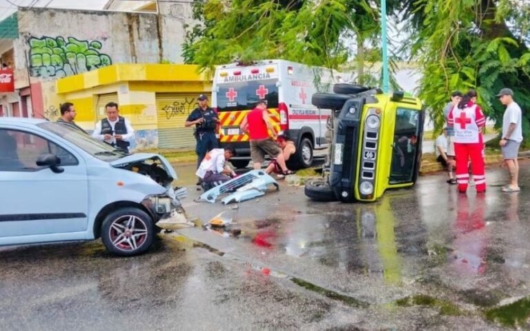 Conductor canadiense causa aparatoso accidente en Chetumal
