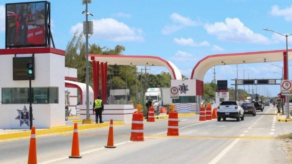 La detención ocurrió cuando un vehículo rojo con placas del Estado de México fue sometido a una inspección de rutina