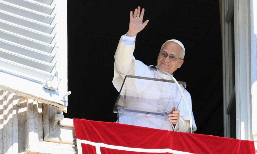 El papa León XIV expresó la solidaridad de la Iglesia con la población de Gaza durante el rezo del Ángelus en el Vaticano.