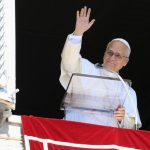 El papa León XIV expresó la solidaridad de la Iglesia con la población de Gaza durante el rezo del Ángelus en el Vaticano.