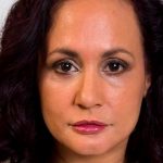 Mujer evita sonreír por 40 años para no envejecer