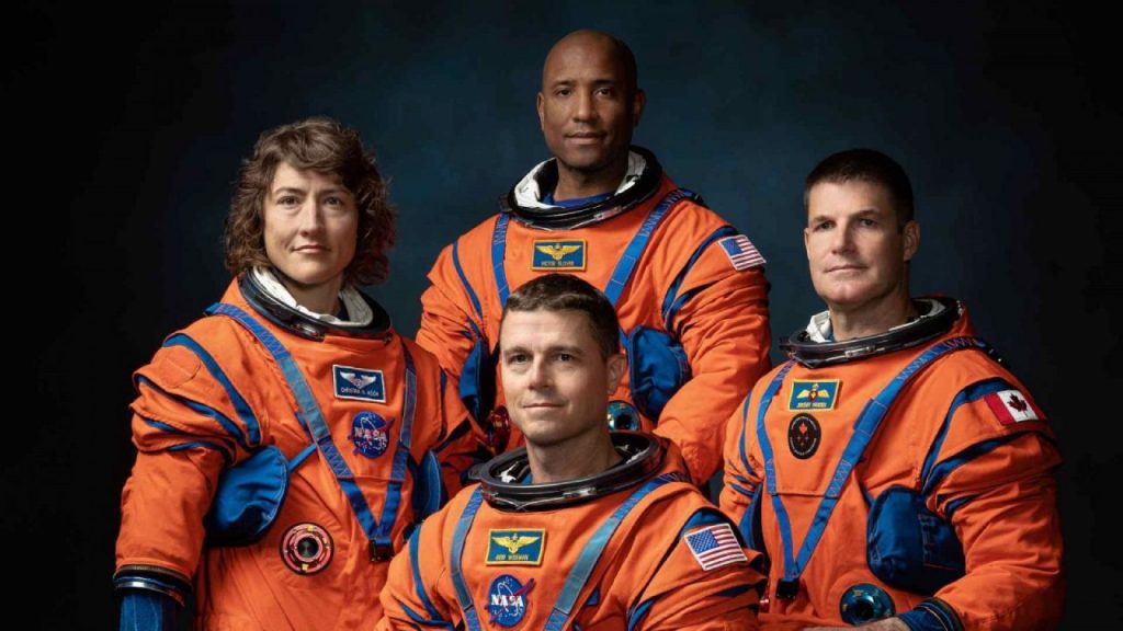 La NASA anunció que Artemis II despegará en febrero de 2026 con cuatro astronautas.