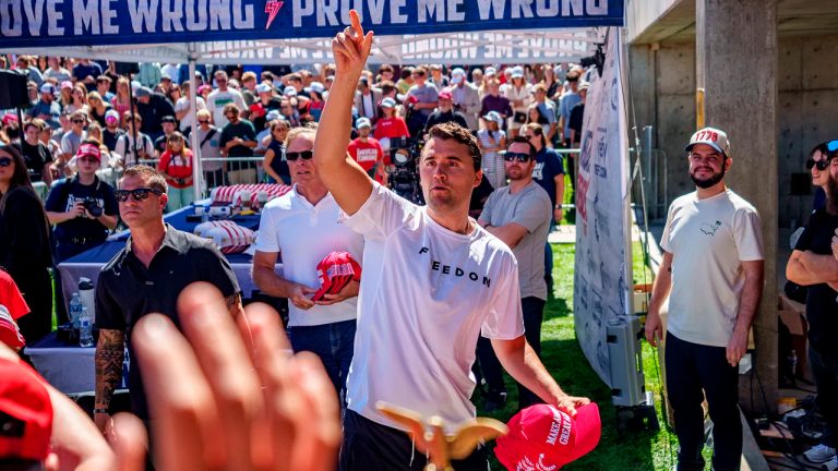 Tyler Robinson, detenido por la muerte de Charlie Kirk, se niega a confesar y no coopera con la investigación