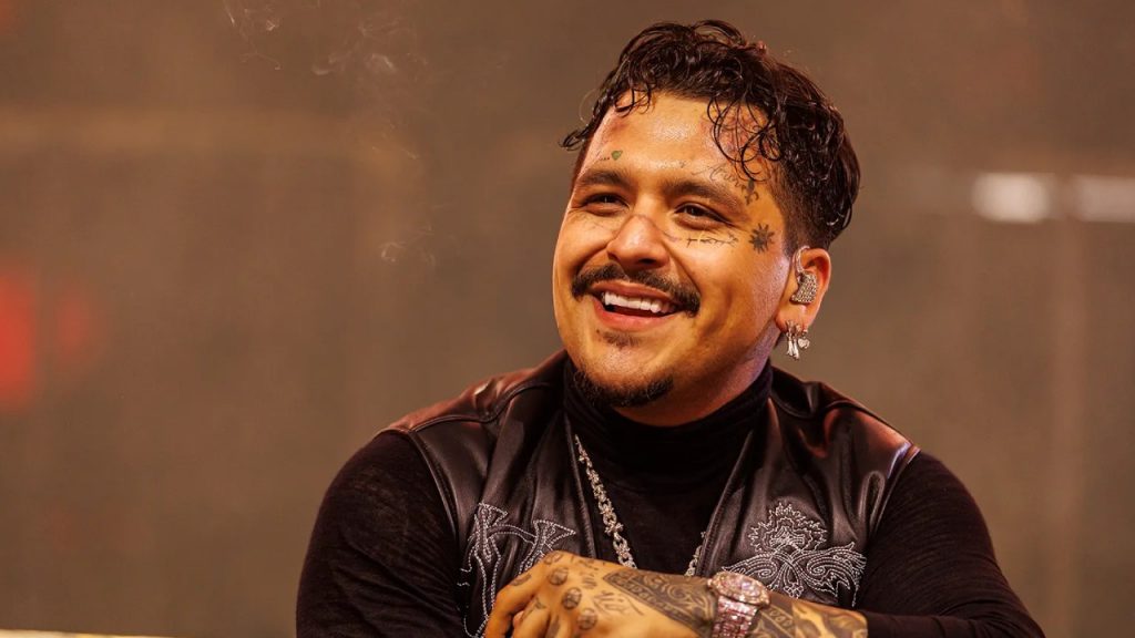 Universal Music advierte acciones legales contra Christian Nodal