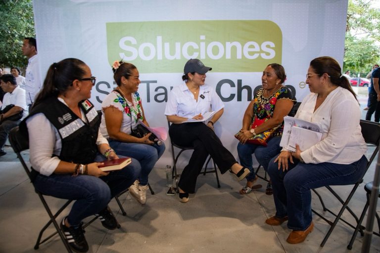 La presidenta municipal de Playa del Carmen, Estefanía Mercado, en la Primera Audiencia Vecinal “Soluciones Sin Tanto Choro”
