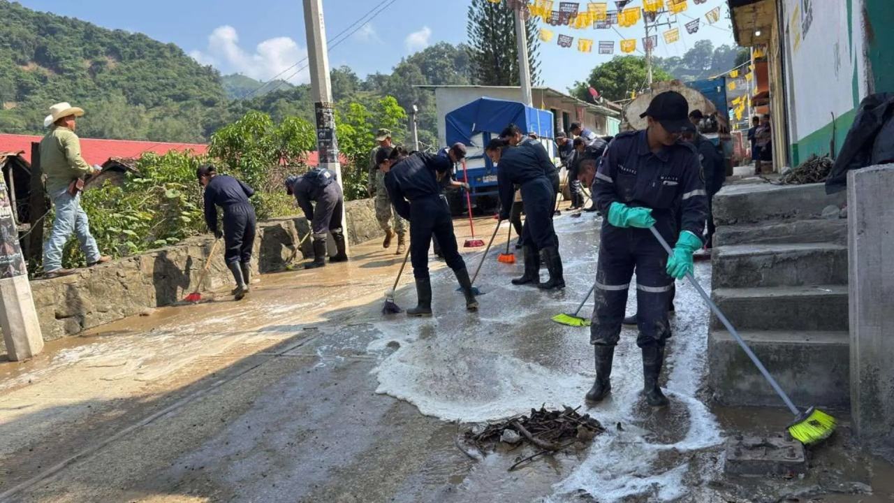 La coordinación entre dependencias federales y estatales ha permitido atender todas las comunidades incomunicadas por las intensas lluvias en Hidalgo, Puebla, Querétaro, San Luis Potosí y Veracruz.