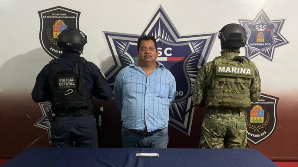 Santos “N” fue detenido por la Secretaría de Seguridad Ciudadana tras manejar a exceso de velocidad, zigzaguear entre vehículos y agredir a los oficiales en la supermanzana 232 de Cancún