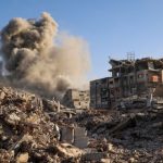 Aviones israelíes atacaron el sur de Gaza tras enfrentamientos en Rafah, mientras se investiga si el alto el fuego vigente desde el 10 de octubre podría estar en riesgo.