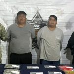 César “N” y Luis Alberto “N” fueron arrestados en Playa del Carmen por su presunta responsabilidad en delitos contra la salud tras ser sorprendidos con 113 dosis de presunta droga.