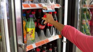 La Secretaría de Hacienda prevé destinar al Fondo de Salud unos 41 mil millones de pesos provenientes del aumento a impuestos en bebidas y cigarros.