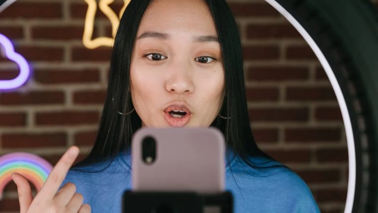 Influencers deberán comprobar estudios en China