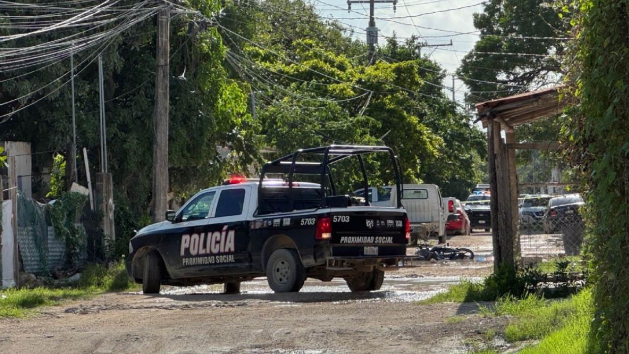 Un joven fue asesinado a balazos en una calle de terracería de la Región 530 de Cancún, luego de acudir presuntamente a concretar la venta de una motocicleta