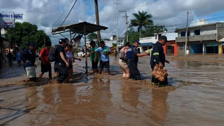 Lluvias dejan 29 muertos y graves daños en cuatro estados de México