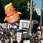 Millones de personas se movilizaron en todo Estados Unidos este sábado para protestar contra Donald Trump bajo el lema “No a los reyes”, reclamando el fin del poder absoluto y la corrupción.