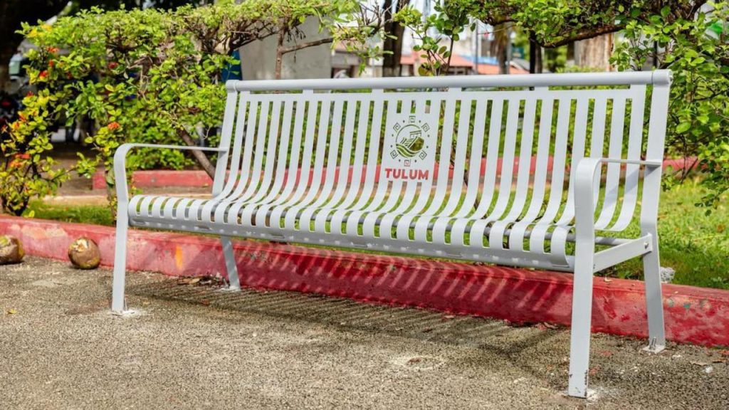 La Dirección de Servicios Públicos de Tulum informó sobre una serie de robos y actos de vandalismo que han afectado bancas y contenedores de basura en parques y áreas comunes del municipio.