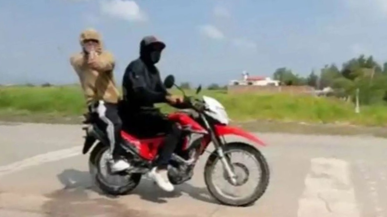 José Guadalupe Casas Rodríguez, vendedor de helados, murió tras ser baleado mientras transmitía en vivo para denunciar los baches de la carretera de Urireo, en Salvatierra, Guanajuato.