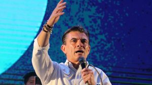 Con el 98% de las actas escrutadas, el senador centrista Rodrigo Paz lidera las elecciones con el 54% de los votos frente a Jorge “Tuto” Quiroga.