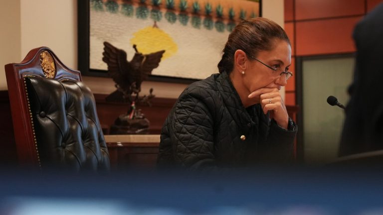 La presidenta Claudia Sheinbaum suspendió su agenda pública de este domingo para atender la emergencia causada por las intensas lluvias