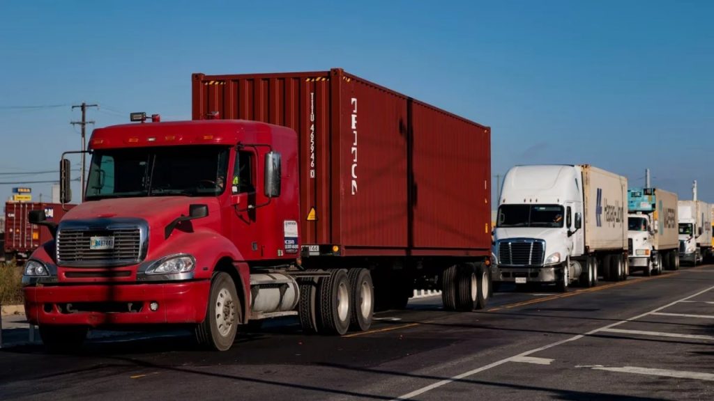 Trump decreta nuevos aranceles del 25 % a camiones y 10 % a autobuses importados, vigentes desde el 1 de noviembre.