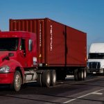 Trump decreta nuevos aranceles del 25 % a camiones y 10 % a autobuses importados, vigentes desde el 1 de noviembre.