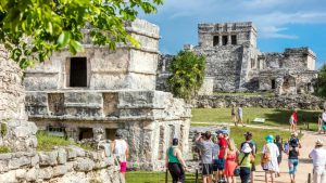La Cámara de Diputados aprobó ajustes a la Ley Federal de Derechos que duplicarán el costo de entrada a la zona arqueológica de Tulum para extranjeros a partir de 2026.