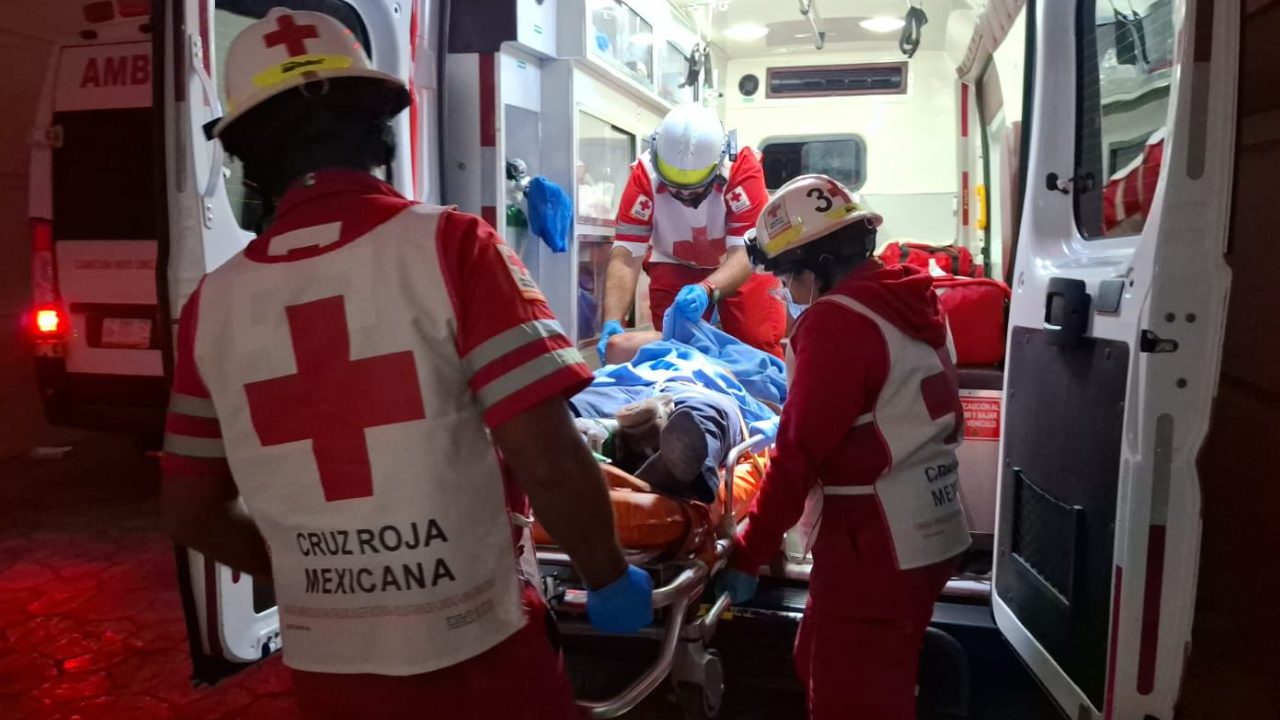 Un hombre fue atacado a balazos frente a su domicilio en el fraccionamiento Los Héroes de Cancún.