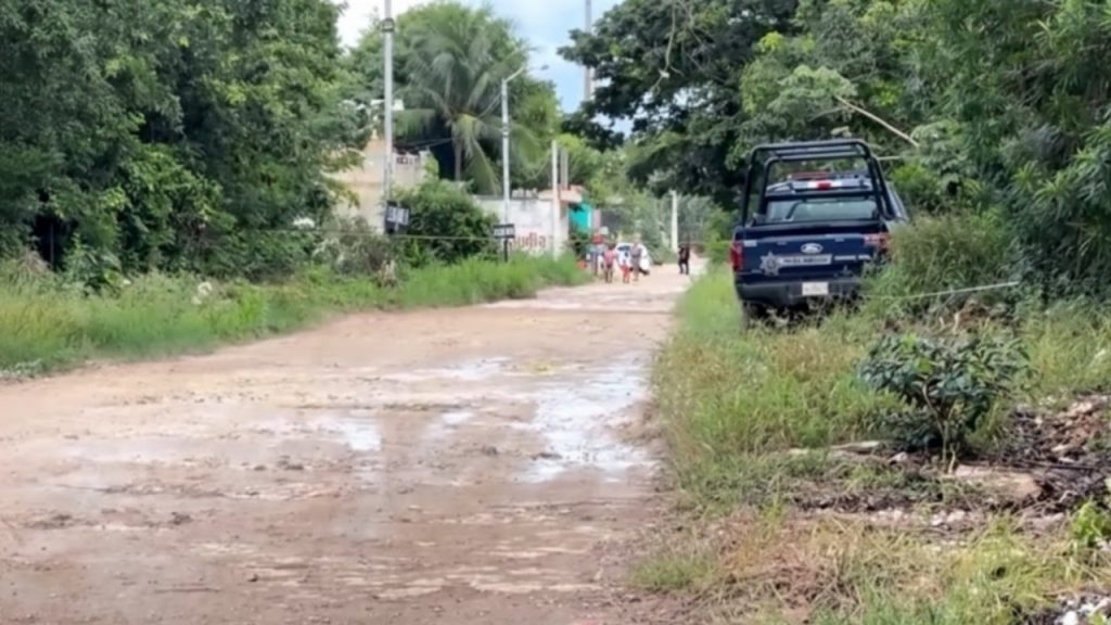 Vecinos descubrieron el cuerpo entre la maleza de la colonia Cuna Maya y alertaron a las autoridades.