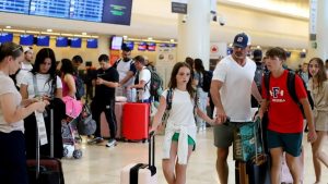 El Aeropuerto Internacional de Cancún opera sin retrasos pese a la alerta de Airbus, con 506 vuelos programados para este domingo.