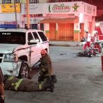 El fuerte choque en la Región 103 movilizó a paramédicos, bomberos y agentes de Tránsito durante la madrugada.