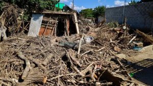 A un mes del desbordamiento del río Cazones, la reconstrucción en Poza Rica avanza con lentitud, mientras persisten los daños y riesgos sanitarios.