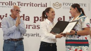 La presidenta Claudia Sheinbaum aseguró en Nayarit que sus opositores pensaron que sería derrotada por ser mujer, pero destacó la fortaleza y cercanía de las mujeres con la ciudadanía.
