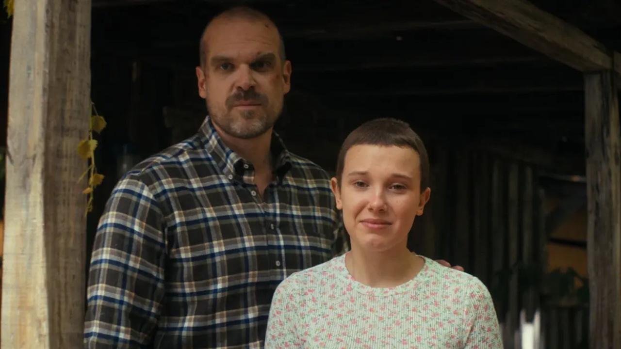 Millie Bobby Brown presentó una queja formal contra David Harbour por bullying en el set de Stranger Things.