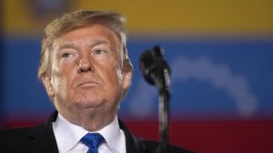 Trump pidió considerar totalmente cerrado el espacio aéreo venezolano en medio de un aumento de tensiones con el gobierno de Nicolás Maduro.