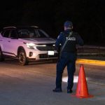 Autoridades reforzaron la vigilancia en los principales accesos a Cancún con operativos preventivos por el inicio de la temporada decembrina.