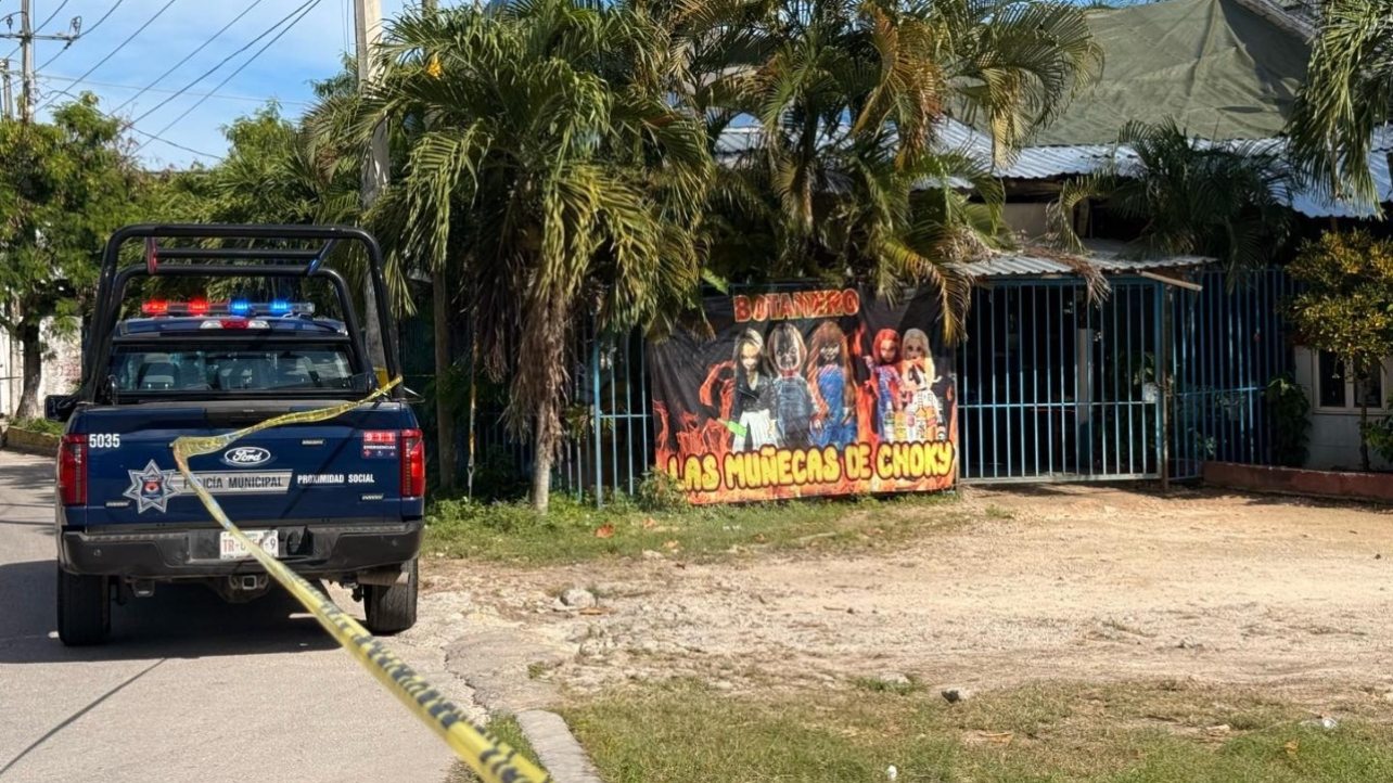 Un ataque armado dentro de un bar de la Supermanzana 230 de Cancún provocó una intensa movilización policiaca; al menos una persona habría resultado lesionada y los agresores lograron huir.