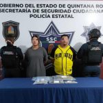 Agentes del Grupo Centurión detuvieron a dos personas en Paraíso Maya tras sorprenderlas con 21 bolsitas con presunta marihuana.