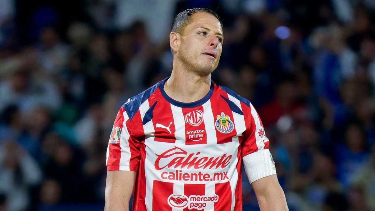 El Club Deportivo Guadalajara oficializó la salida de Javier ‘Chicharito’ Hernández tras el cierre del Apertura 2025.