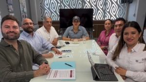 La alcaldesa Estefanía Mercado anunció que cederá su lugar en FITUR 2026 a un creador de contenido local para promover la identidad y cultura de Playa del Carmen.