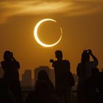 Especialistas recomiendan prepararse con equipo certificado y buscar zonas con baja contaminación lumínica para apreciar mejor el eclipse.
